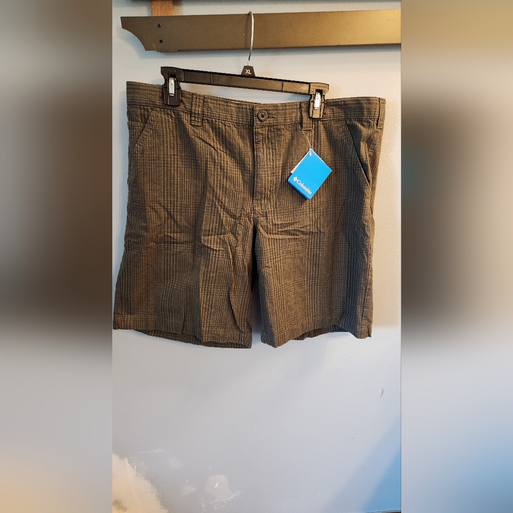 Columbia Men's Brown Checkered Shorts